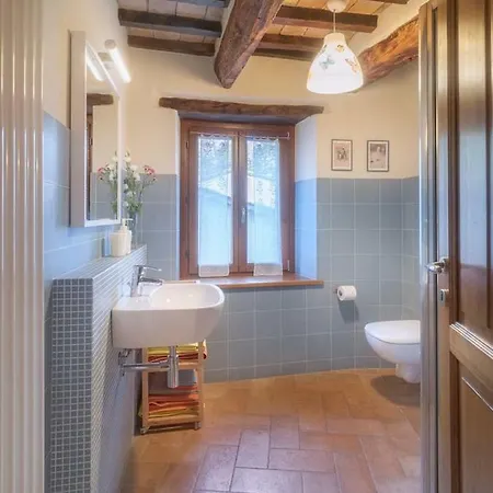 La Casa Sul Ponte بيت للعطل *